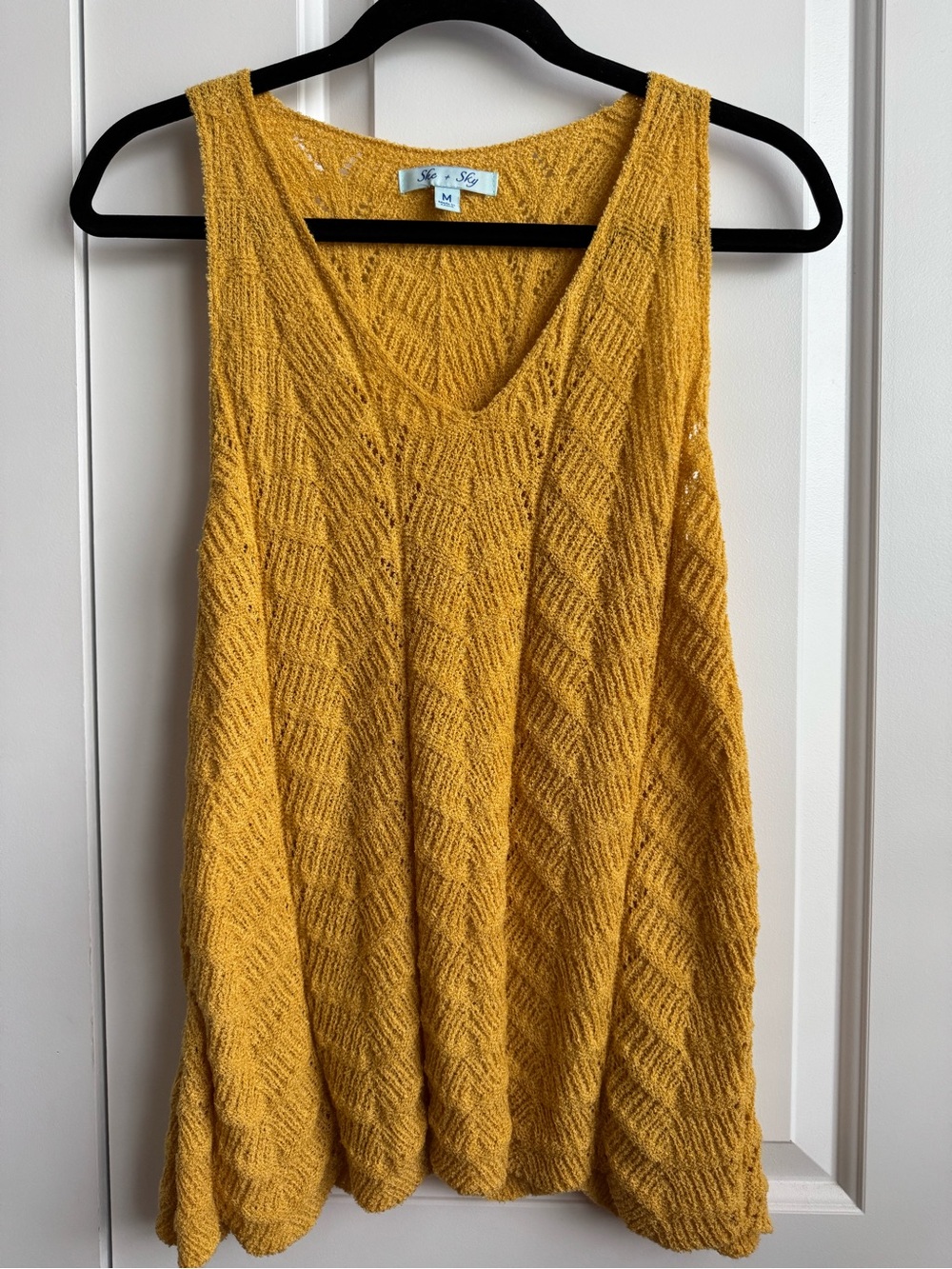 She + Sky Mustard Yellow Open Knit Bouclé V-Neck Sweater Tank Top M